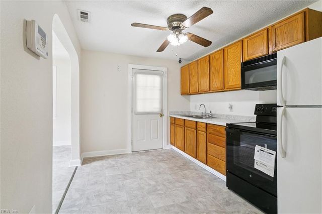 804 James DR, Newport News, VA 23605