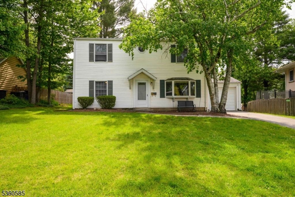 14 Maplewood Dr, Livingston Twp., NJ 07039
