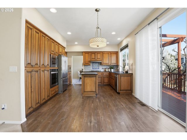 15971 Nw TRAKEHNER Way, Portland, OR 97229