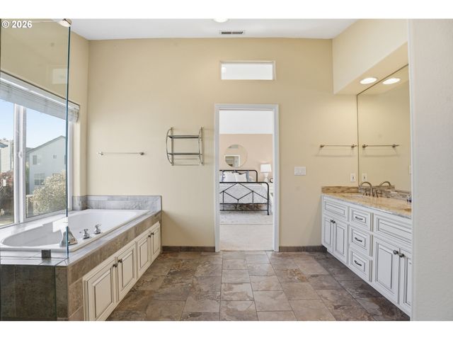 15971 Nw TRAKEHNER Way, Portland, OR 97229