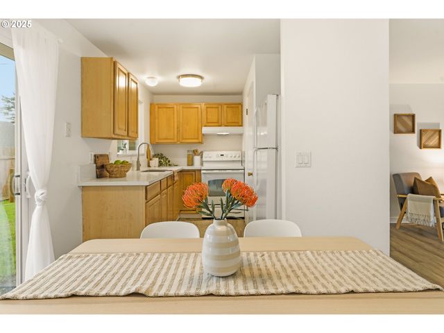 6414 Ne CLEVELAND Ave, Portland, OR 97211