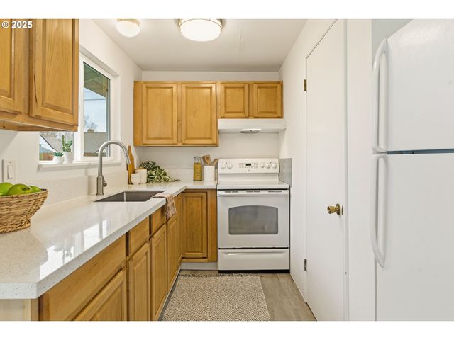 6414 Ne CLEVELAND Ave, Portland, OR 97211