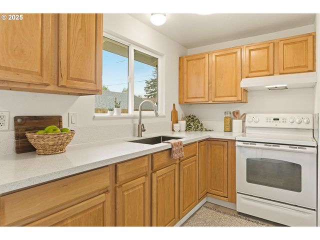 6414 Ne CLEVELAND Ave, Portland, OR 97211