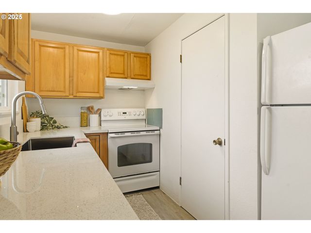 6414 Ne CLEVELAND Ave, Portland, OR 97211