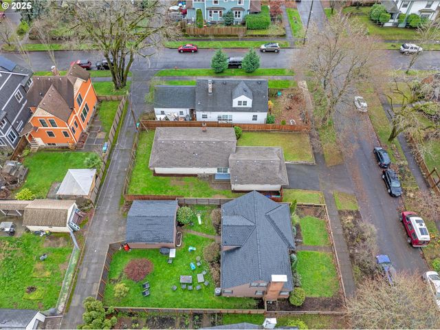 6414 Ne CLEVELAND Ave, Portland, OR 97211