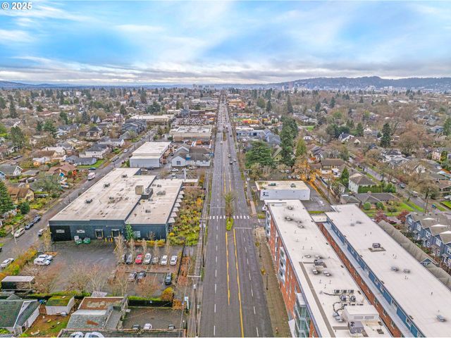 6414 Ne CLEVELAND Ave, Portland, OR 97211