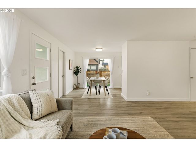 6414 Ne CLEVELAND Ave, Portland, OR 97211