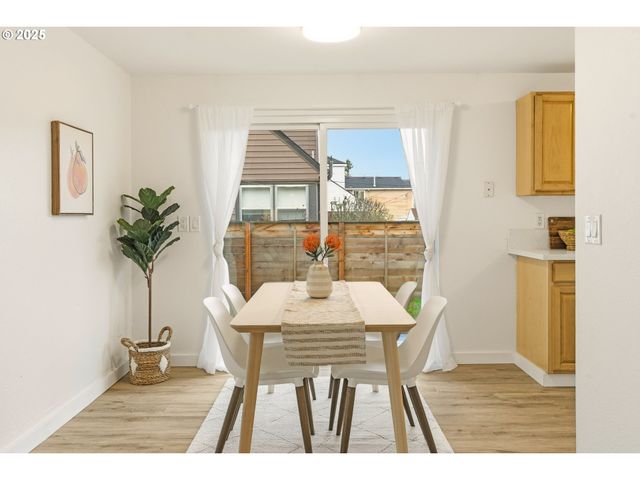 6414 Ne CLEVELAND Ave, Portland, OR 97211