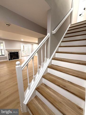 5836 APSLEY HOUSE CT, Alexandria, VA 22310