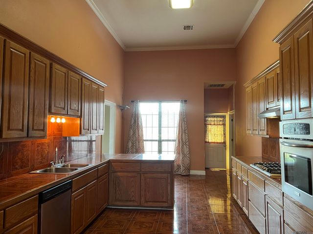 2169 Nesom Rd, Clinton, LA 70722