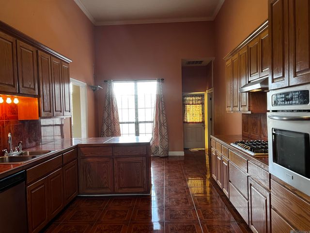 2169 Nesom Rd, Clinton, LA 70722