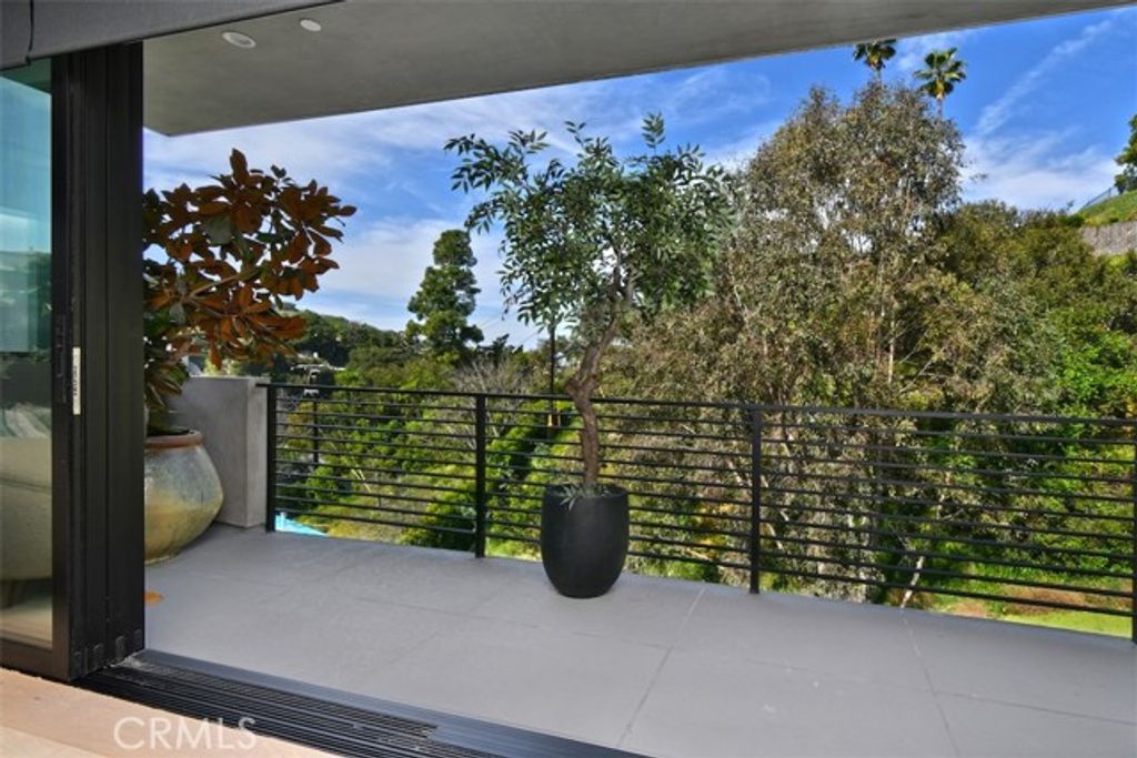 14753 Round Valley, Sherman Oaks, CA 91403