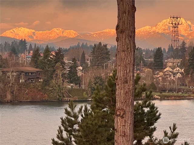 1149 Wheaton Way, Bremerton, WA 98310