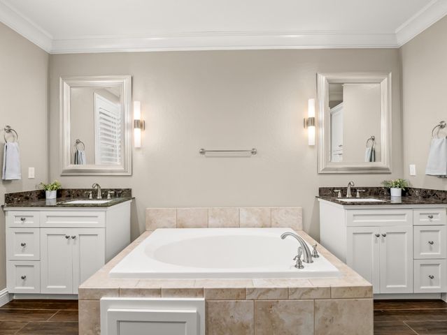 11617 N Bella Verde Avenue, Fresno, CA 93730