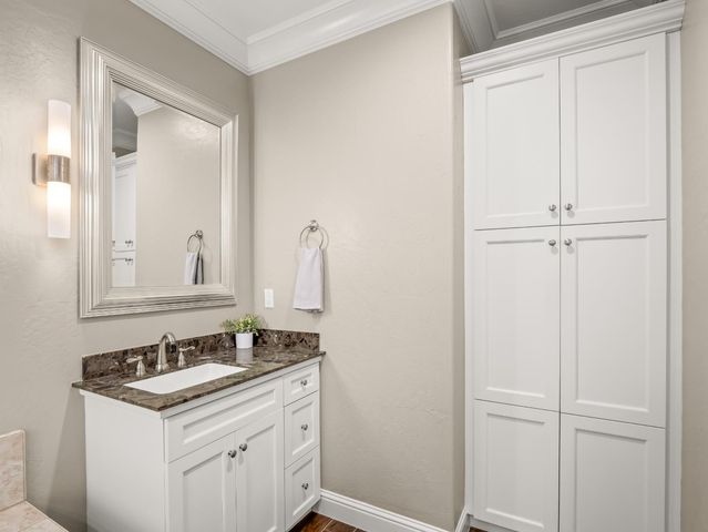 11617 N Bella Verde Avenue, Fresno, CA 93730