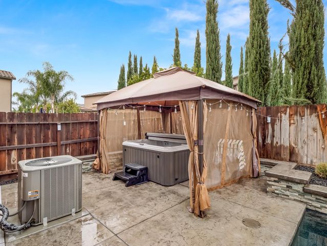 11617 N Bella Verde Avenue, Fresno, CA 93730