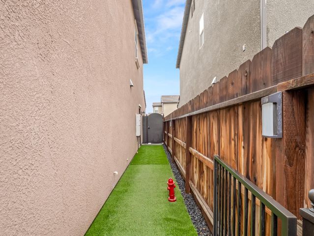 11617 N Bella Verde Avenue, Fresno, CA 93730