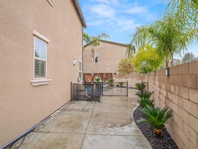 11617 N Bella Verde Avenue, Fresno, CA 93730