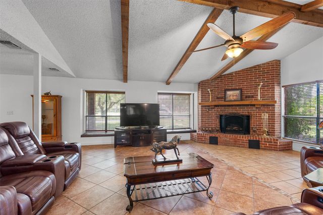 455 Robins LN, Bertram, TX 78605