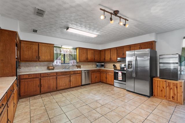 455 Robins LN, Bertram, TX 78605
