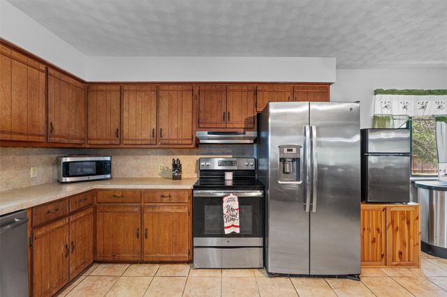 455 Robins LN, Bertram, TX 78605