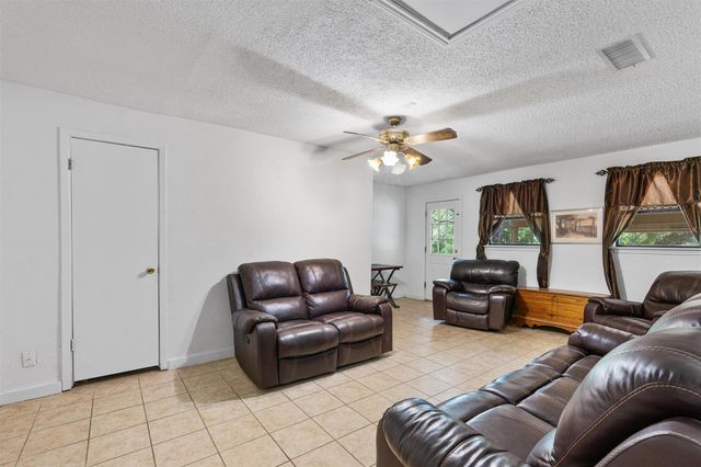 455 Robins LN, Bertram, TX 78605