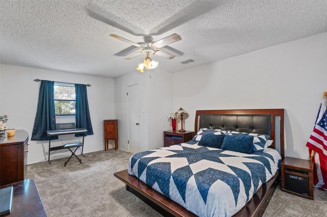 455 Robins LN, Bertram, TX 78605