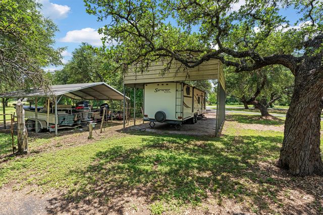 455 Robins LN, Bertram, TX 78605