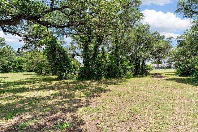 455 Robins LN, Bertram, TX 78605