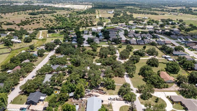 455 Robins LN, Bertram, TX 78605