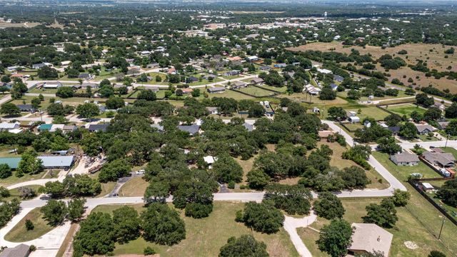455 Robins LN, Bertram, TX 78605