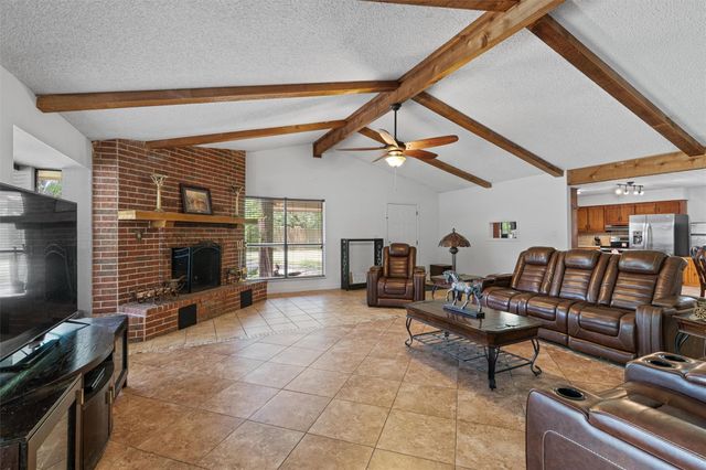 455 Robins LN, Bertram, TX 78605