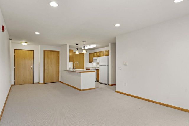 6828 Parkside Circle, Windsor, WI 53532