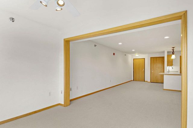 6828 Parkside Circle, Windsor, WI 53532