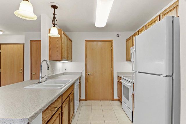 6828 Parkside Circle, Windsor, WI 53532