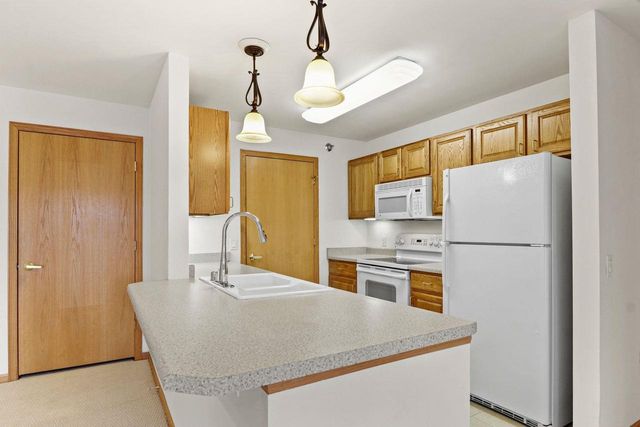 6828 Parkside Circle, Windsor, WI 53532