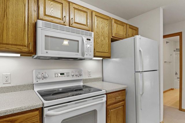 6828 Parkside Circle, Windsor, WI 53532