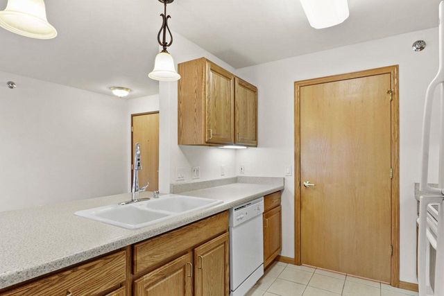 6828 Parkside Circle, Windsor, WI 53532