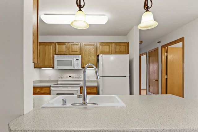 6828 Parkside Circle, Windsor, WI 53532