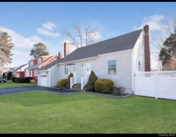 10 Bainbridge Avenue, Melville, NY 11747