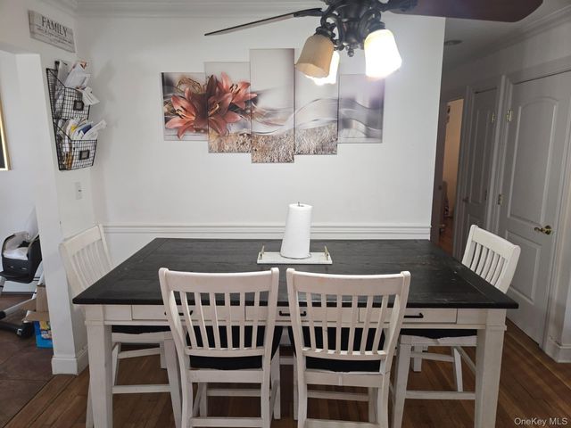 10 Bainbridge Avenue, Melville, NY 11747