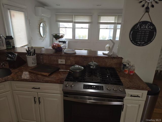 10 Bainbridge Avenue, Melville, NY 11747