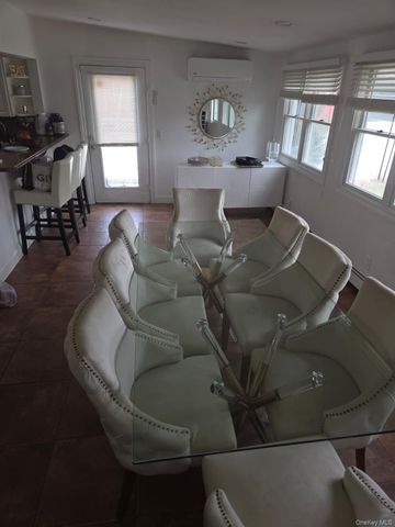 10 Bainbridge Avenue, Melville, NY 11747