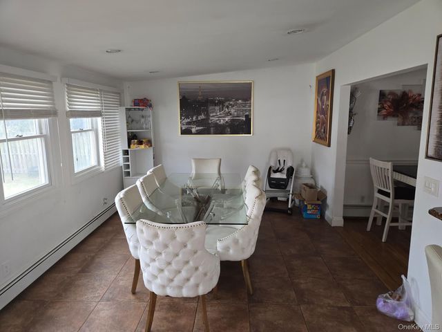 10 Bainbridge Avenue, Melville, NY 11747