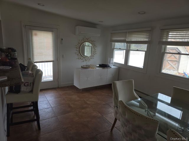 10 Bainbridge Avenue, Melville, NY 11747