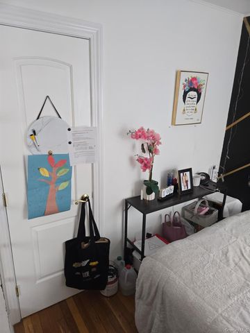 10 Bainbridge Avenue, Melville, NY 11747