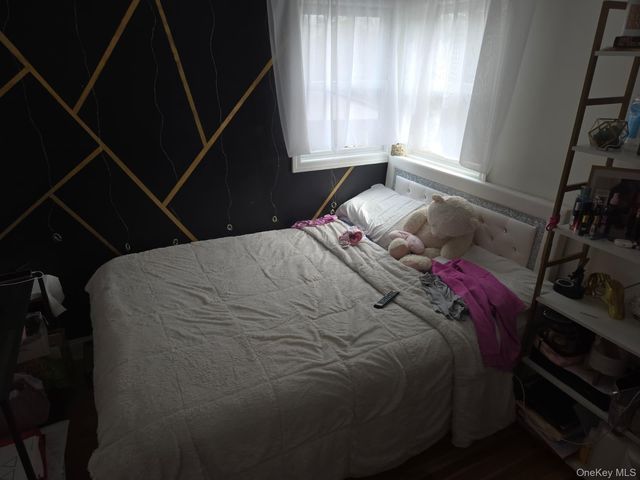 10 Bainbridge Avenue, Melville, NY 11747