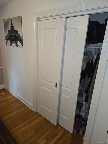 10 Bainbridge Avenue, Melville, NY 11747