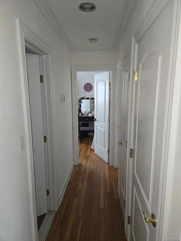 10 Bainbridge Avenue, Melville, NY 11747