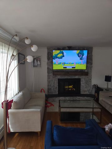 10 Bainbridge Avenue, Melville, NY 11747